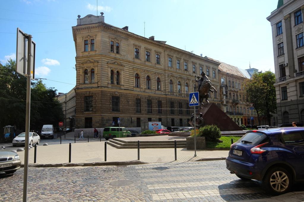 Romantic In Lviv 500M From Opera Exterior photo